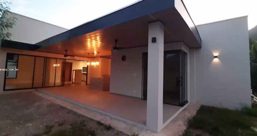 Casa para Venda em São Sebastião, Portal da Olaria, 3 dormitórios, 3 suítes, 4 banheiros, 2 vagas