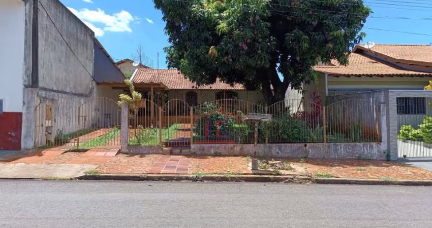 CASA COM ESPAÇO COMERCIAL - RUA PLANALTO - EXCELENTE PARA COMÉRCIO