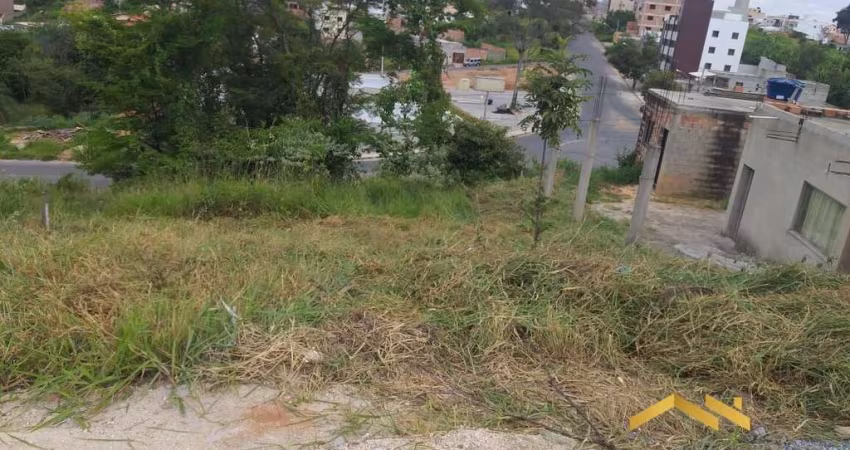 Lote no bairro Liberdade em Santa Luzia.