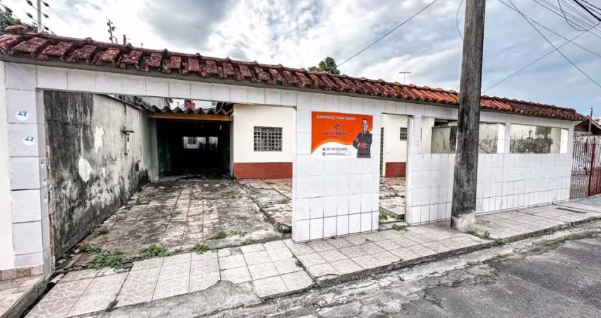Casa de 222m² com 3 Quartos sendo 1 Suítes e 5 Vagas -  Para investimento no Parque 10