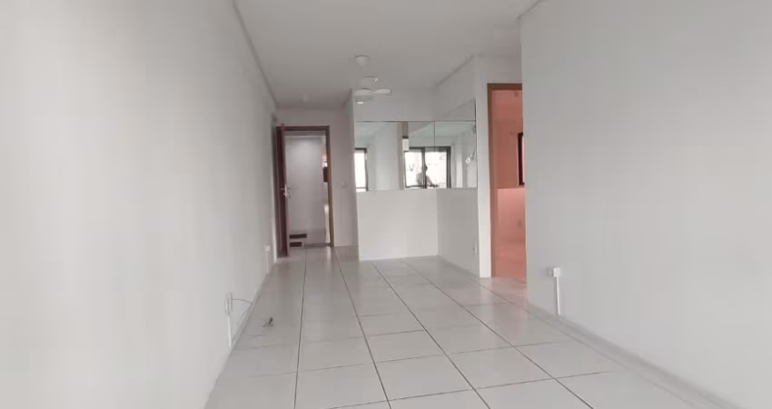 Apartamento 2 quartos no Espinheiro com Varanda Excelente Localização