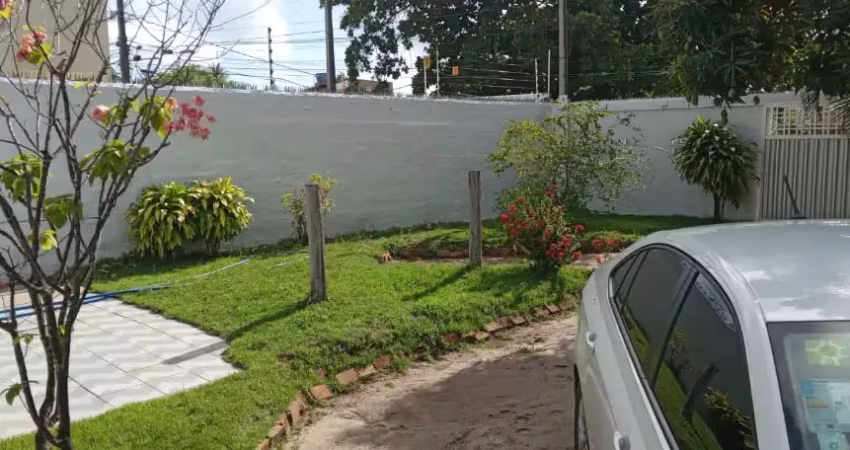 Casa na praia de tamandaré, campas, com três quartos, próximo a praia, com um jardim grande.