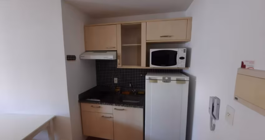 Apartamento mobiliado, prático e funcional.