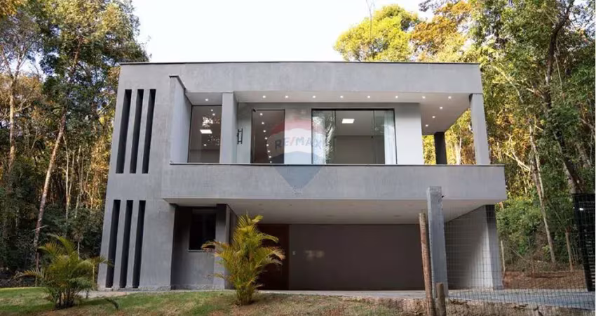 Casa à venda com 6 quartos no condomínio vale da mata em rio acima/mg