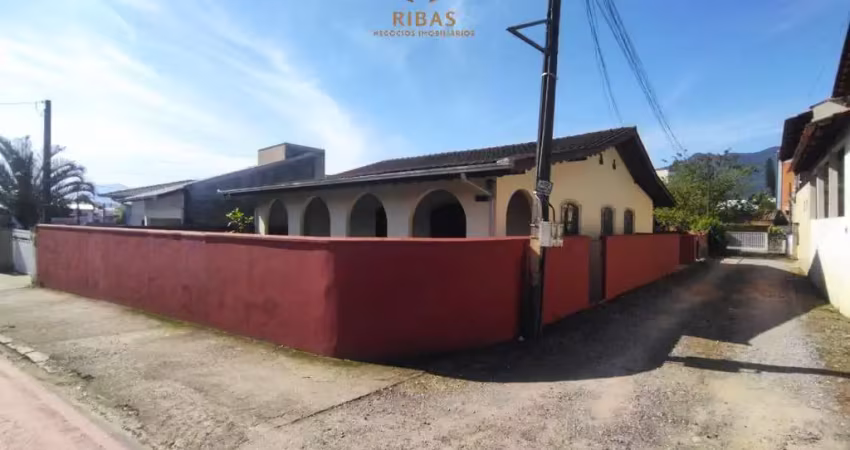 Casa com 04 quartos para locação na vila lenzi em jaraguá do sul