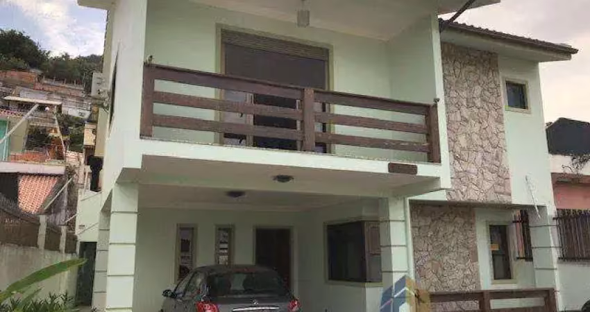 Casa com 4 quartos à venda na Avenida Governador Jorge Lacerda, --, Costeira do Pirajubaé, Florianópolis