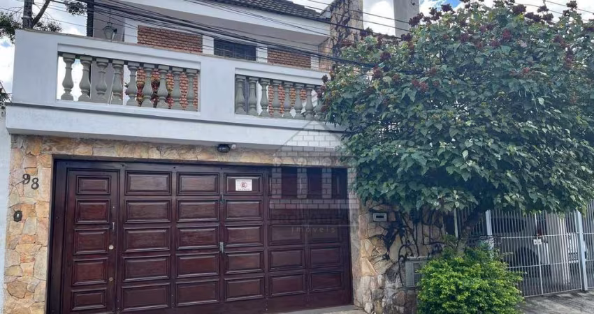 Sobrado à venda com 162m², 3 dormitórios, suíte, home office,  edícula, quintal e 2 vagas em Vila Umuarama