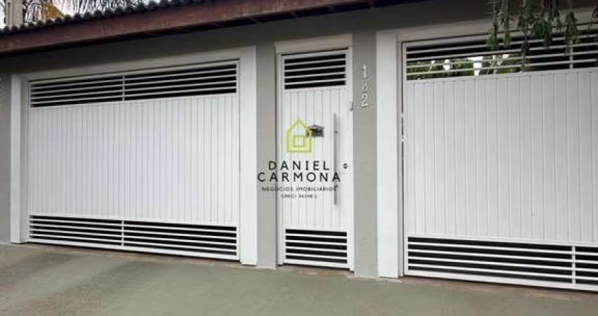 Casa ampla! Assobradada com  2 dormitórios, sendo 1 suite!!!