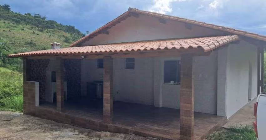 Granja com vinte mil metros quadrados para venda em Torreões, MG