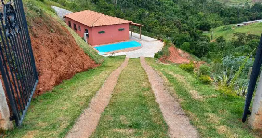 Fazenda/sítio/chácara para venda tem 180 metros quadrados com 2 quartos