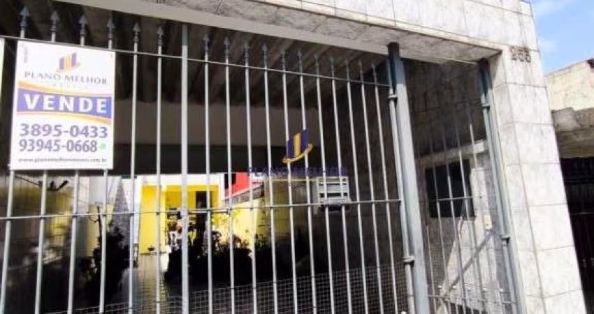 Casa Térrea à Venda com 2 Suítes, Sala, Cozinha, Lavanderias, Depósito, Salão de Festas e 6 Vagas de Auto com 224M² de AC e 186M² de Terreno - CA2362