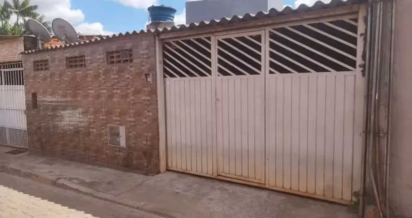 Casa 02 quartos aceita carro sol nascente proximo setor madureira rua com asfalto