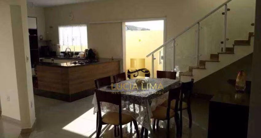 Sobrado para LOCAÇÃO com PISCINA,  4 SUÍTES, 220 m² por R$ 6.500/mês - Jd terra do Vale - Caçapava/SP