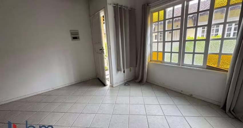 Village com 2 dormitórios para alugar, 55 m² por r$ 2.800,00/mês - maitinga - bertioga/sp