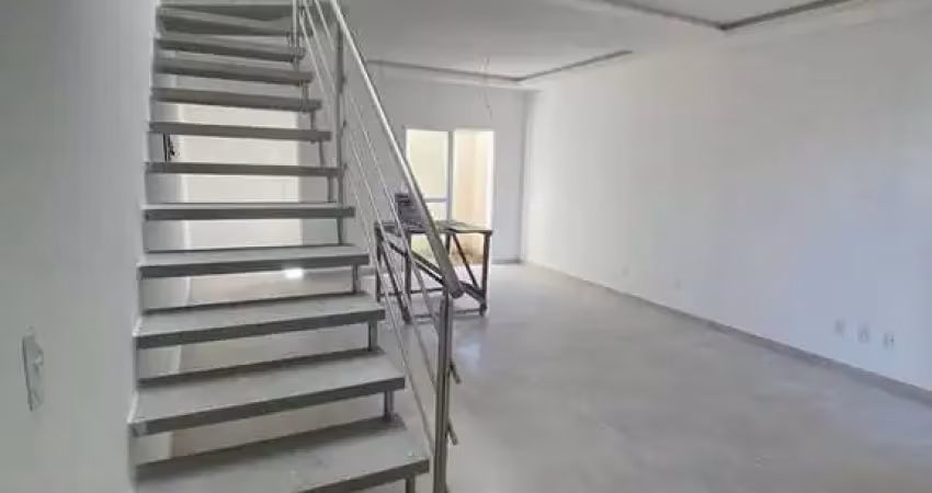 Charme e praticidade: sobrado com amplo living no coração de porto belo