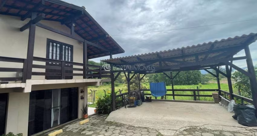 Ampla Casa em Porto Belo com 4 quartos