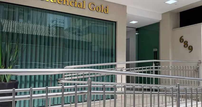 Aconchegante apartamento mobiliado com 2 suítes e churrasqueira em meia praia