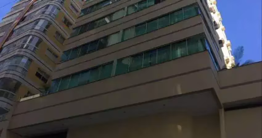 3 dormitórios sendo 1 suíte e 1 demi, 2 vagas individuais!!