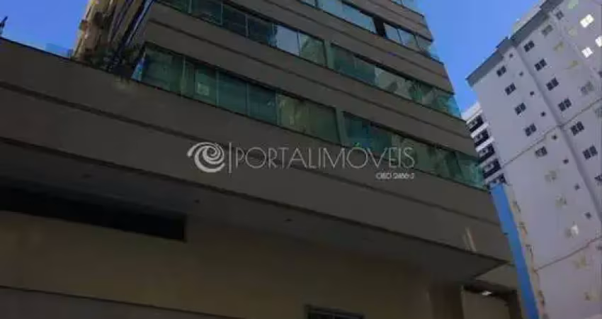 3 dormitórios sendo 1 suíte e 1 demi, 2 vagas individuais!!