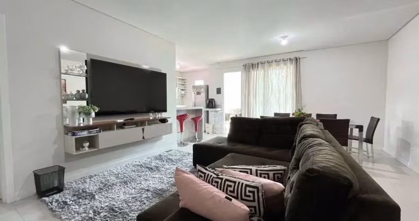 Apartamento exclusivo em meia praia: 3 suítes e terraço a apenas 250m do mar