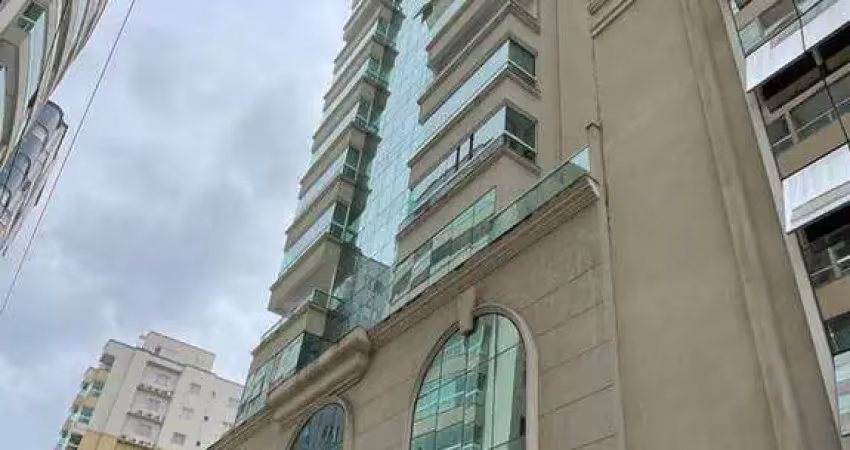 Apartamento mobiliado com 3 suítes, 3 vagas e lazer completo a 390m do mar em meia praia