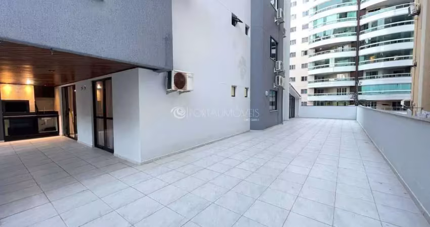 Apartamento mobiliado com amplo terraço e 3 dormitórios em meia praia, itapema