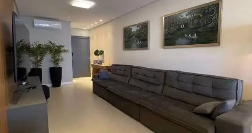 Apartamento mobiliado com 3 suítes e ampla sacada gourmet, a apenas 600 metros da praia