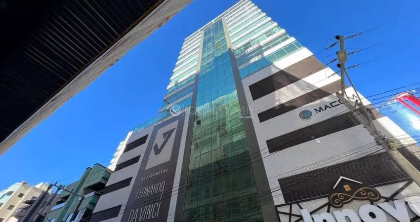 Elegância e conforto na meia-praia: apartamento de luxo com 3 suítes e vista privilegiada