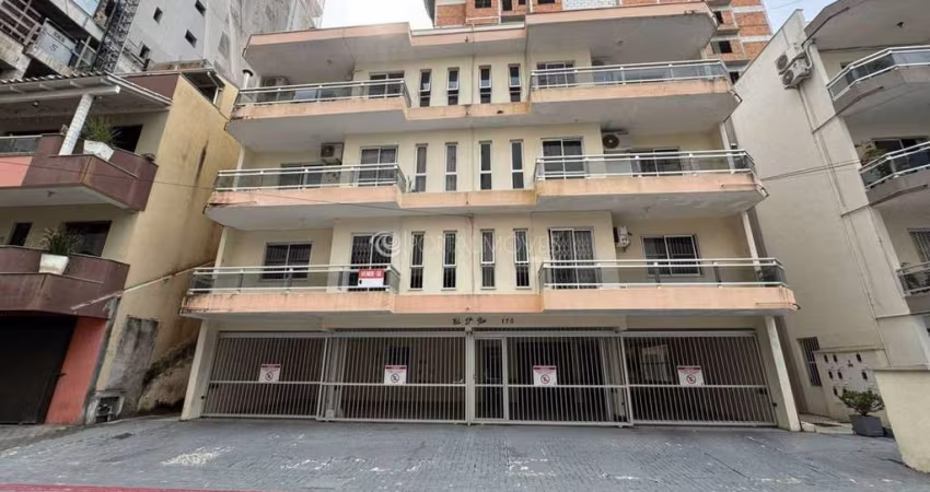 Charmoso 2 Dormitórios na Meia Praia – Oportunidade de Investimento Próximo ao Mar