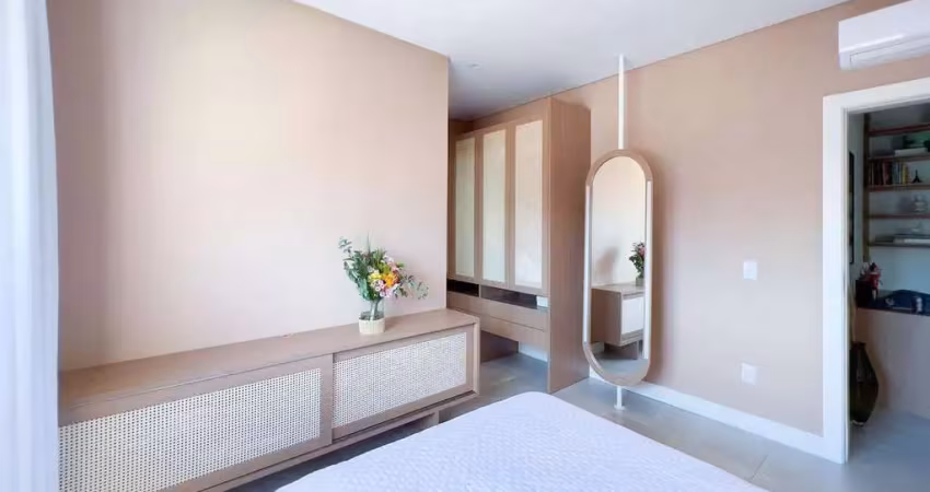 Apartamento de alto padrão com 4 suítes e 970m² de lazer a 350m do mar