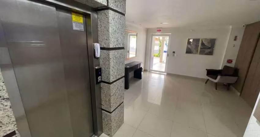 Amplo apartamento mobiliado com churrasqueira e suíte em bombas – residencial elisa
