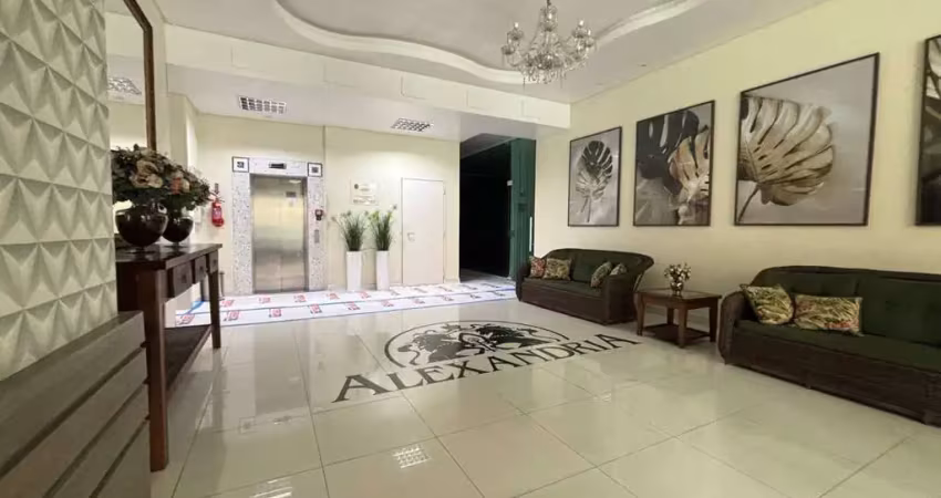 Amplo apartamento mobiliado com 4 dormitórios a 250m do mar – meia praia