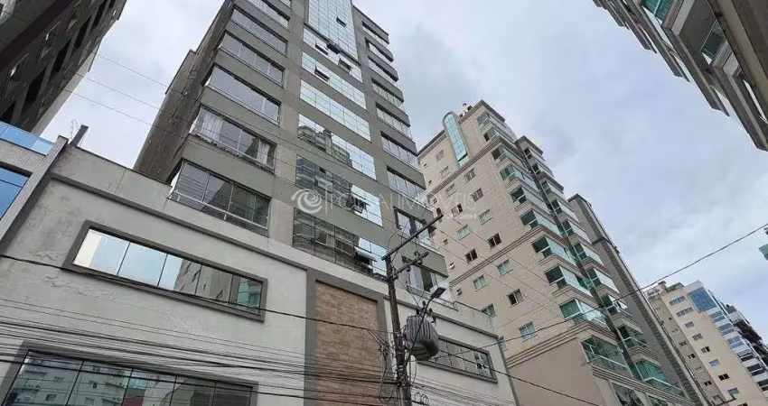 Amplo e mobiliado – 3 suítes + 3 vagas a 500m do mar em meia praia
