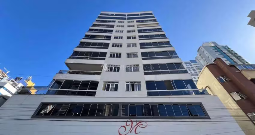 Mobiliado, 3 dormitórios e 2 vagas – amplo apto no residencial minatti, meia praia
