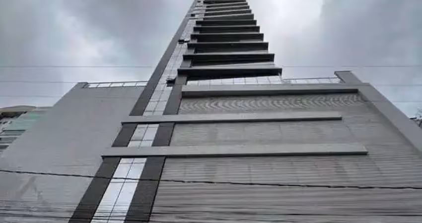 Alto padrão mobiliado com vista mar – 4 suítes e 3 vagas no vision tower, meia praia