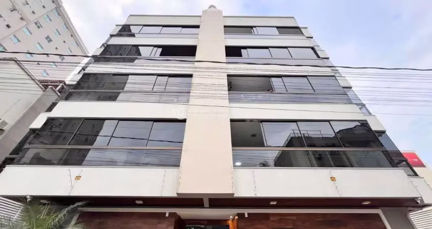 Apartamento com 2 dormitórios e sacada com churrasqueira em meia praia