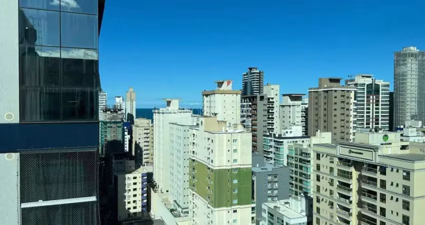 Luxuoso apartamento com 3 suítes e piscinas no long beach residence – vista para o mar