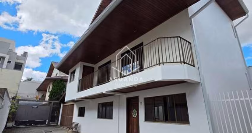 Sobrado 285m² em condomínio- Água Verde- 3 quartos