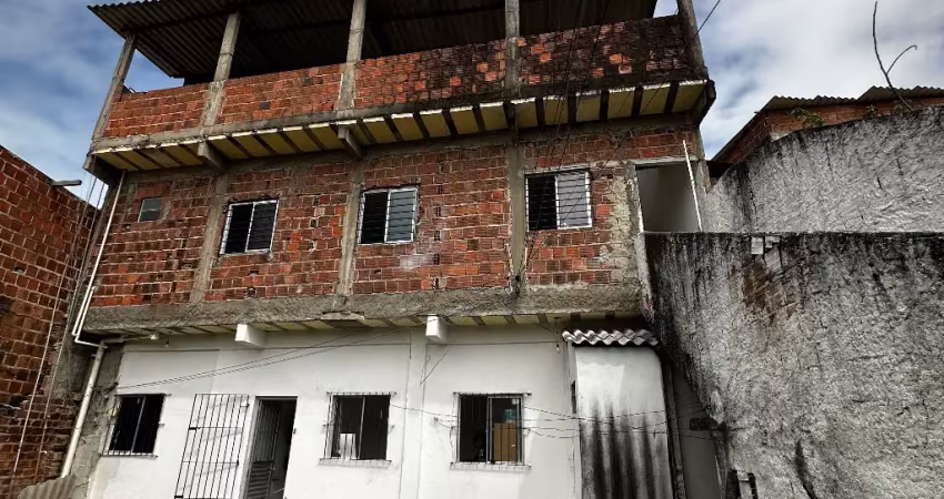 Terreno com duas casas pequenas e area pra concluir