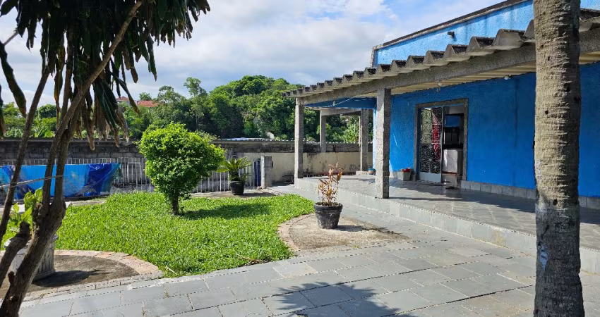 Excelente casa linear na estrada da Posse, em Campo Grande localizada no  Rio de Janeiro-RJ.