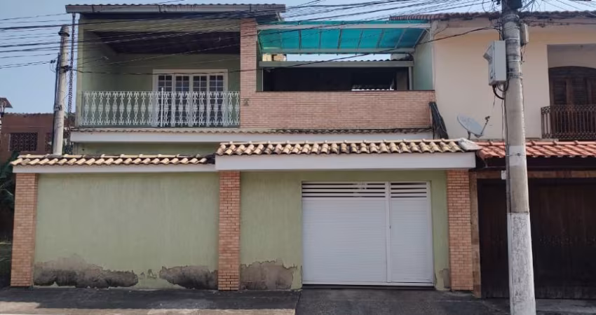 Casa com 3  dormitórios na Estrada do  Campinho,  em  Campo  Grande.