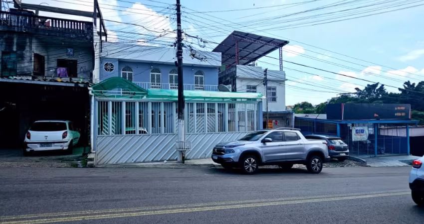 Alugo esta casa com 3 quartos - Praça 14 - Centro