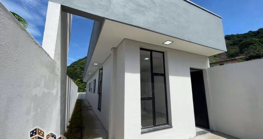 Casa com 2 quartos à venda no Tinga, Caraguatatuba 