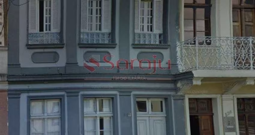 Vende-se casa para ponto comercial  - Patrimônio Histórico Cultural no centro de Curitiba.