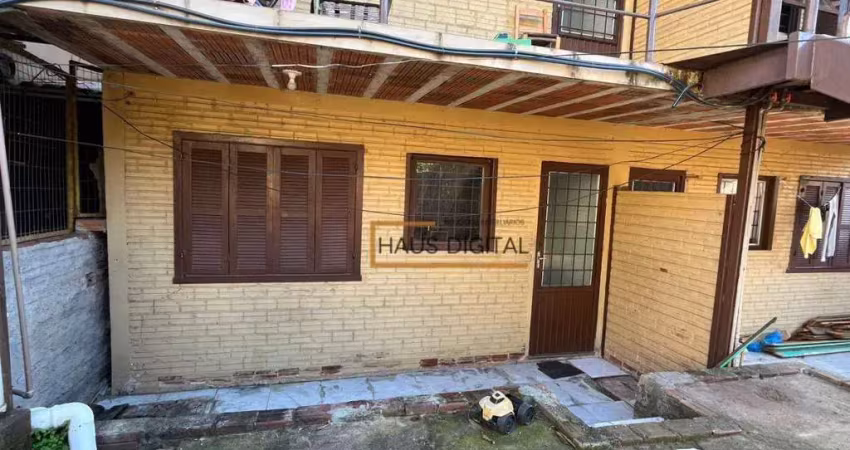 Casa térrea com 2 dormitórios em pátio compartilhado