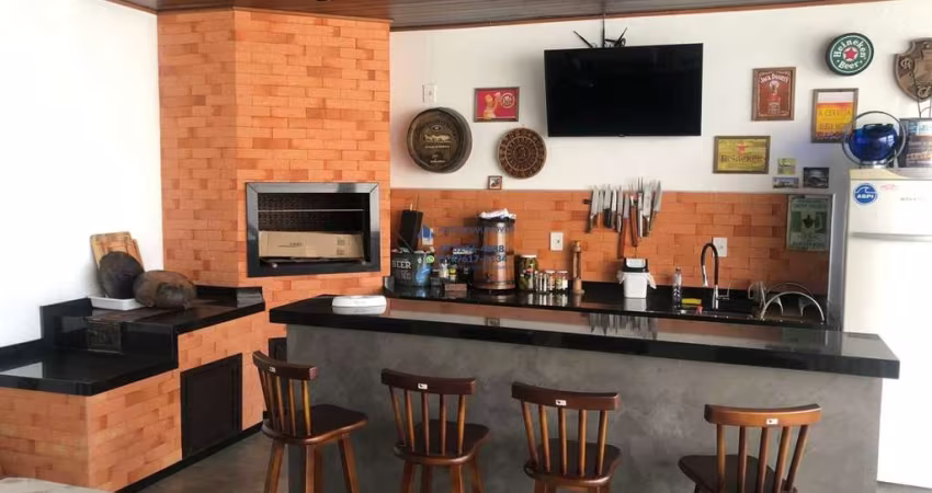 Casa de alto Padrao com 4 dormitorios sendo 1 suite e 2 vagas no bairro Vila Operaria em Itajai