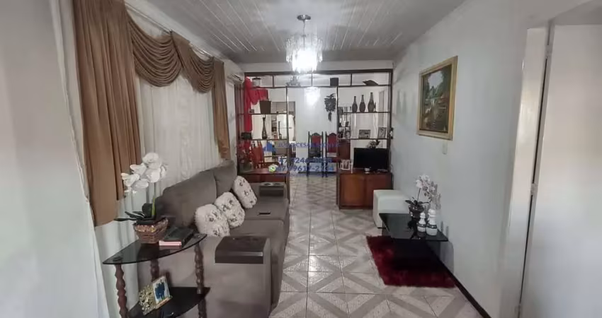 Casa com 3 dormitorios sendo 1 suite e 2 vagas de garagem no bairro cordeiros em itajai