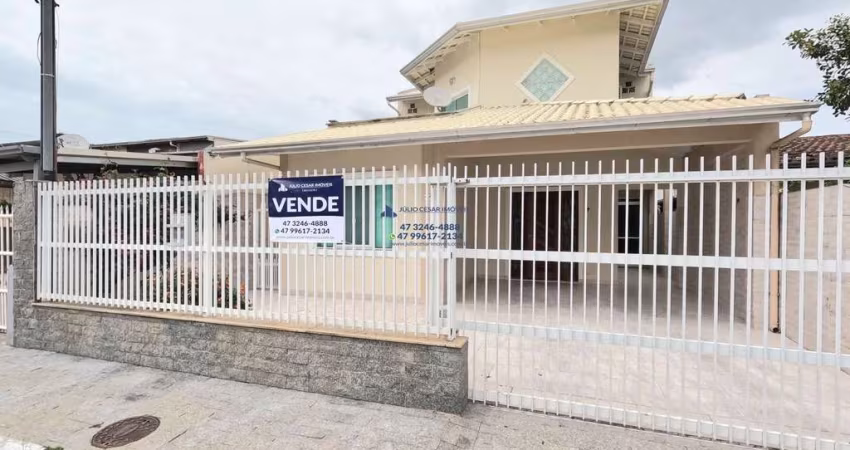 ALUGO ou VENDO  Casa Bairro Sao Joao em Itajai  FINANCIA