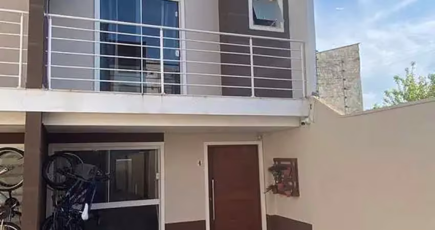 Excelente sobrado, mobiliado, com pátio em condomínio fechado