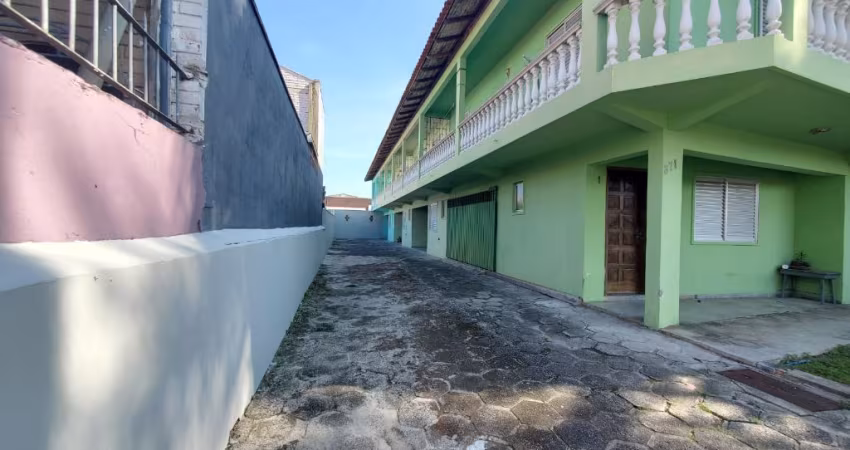 Sobrado de 3 dormitórios no centro de Matinhos